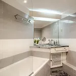 Executive In The Heart Of דירה