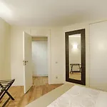 Executive In The Heart Of ליסבון
